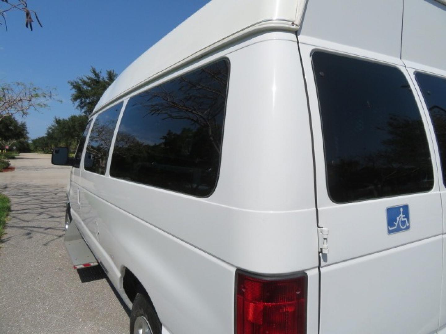 2014 White /Gray Ford E-Series Van (1FTNE1EW1ED) , Automatic transmission, located at 4301 Oak Circle #19, Boca Raton, FL, 33431, (954) 561-2499, 26.388472, -80.084045 - Photo#41